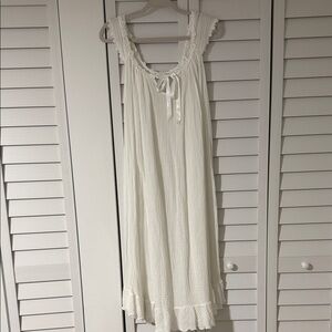 Petite Chic White Ruffled Maxi Dress/nightgown